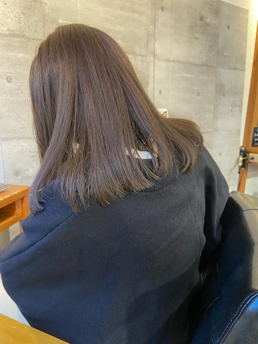 セミロング カラー ベージュカラー ブリーチ ミルクティーベージュ ブリーチなしカラー カット ヘアカラー トリートメント 岡本康平/ボブ/ブリ ーチ/酸性ストレートのヘアスタイル