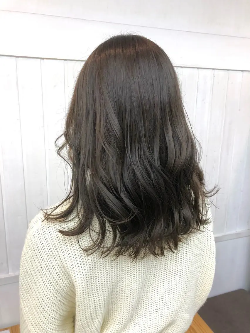 ロング カラー ヘアアレンジ アディクシーカラー アッシュ ベージュカラー 黒髪 ブリーチ JURI🤎 ワンカールレイヤーのヘアスタイル