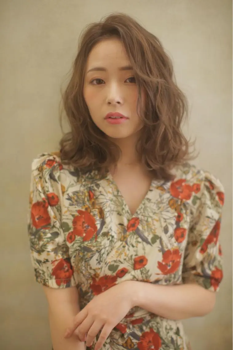 ミディアム カラー ブラウンカラー ナチュラルブラウン かきあげバング Lee 甲子園のヘアスタイル