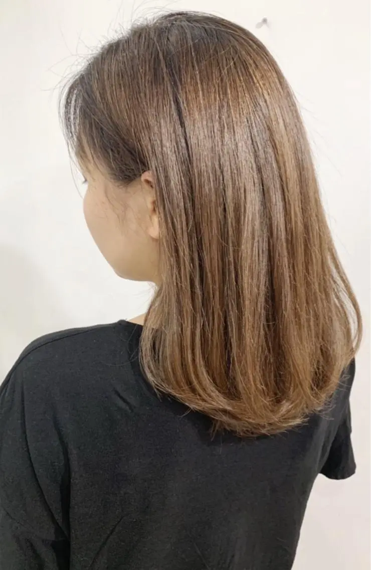 セミロング カラー アッシュ バレイヤージュ ブリーチ デザインカラー グレージュ 京都大人女性ショート 徒歩1分/秋山のヘアスタイル