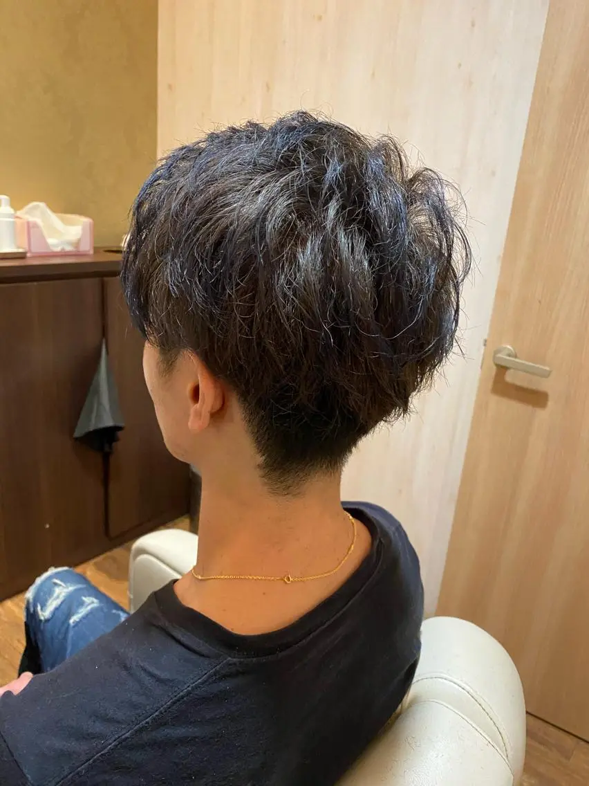 カラー メンズ ダブルカラー グレージュ カット ヘアカラー 岡垣 幸汰のヘアスタイル