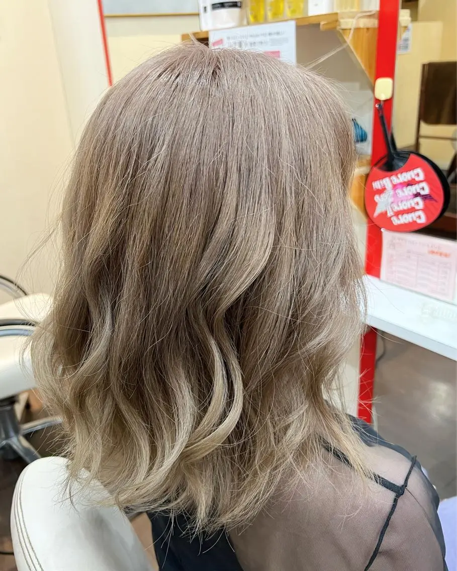 ミディアム カラー ベージュカラー ブリーチ ミルクティーベージュ ヘアカラー まさき✂︎ /ブリーチカラーのヘアスタイル