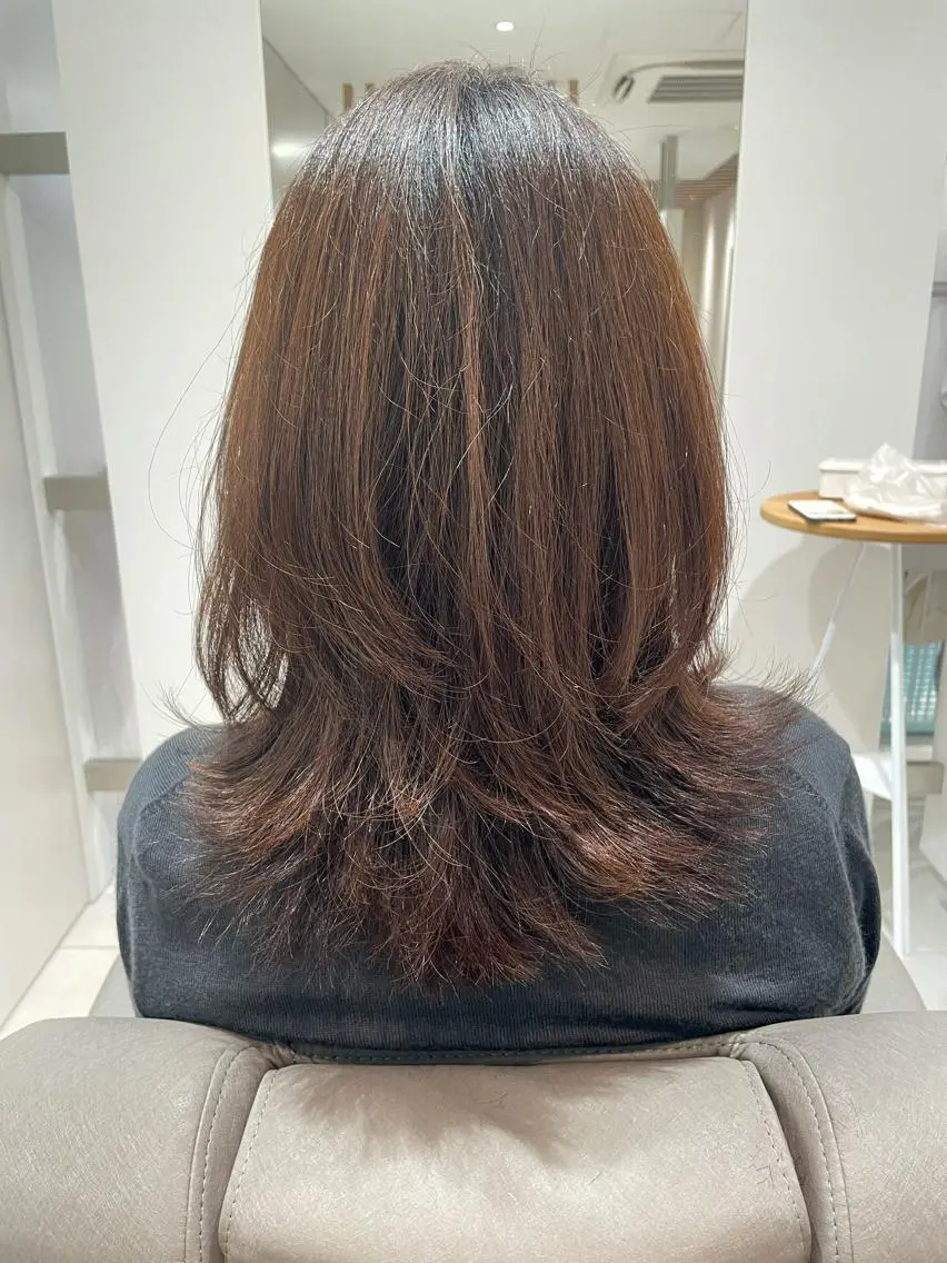 セミロング レイヤーカット 太田ありさ クリーミーヘアカラーのヘアスタイル