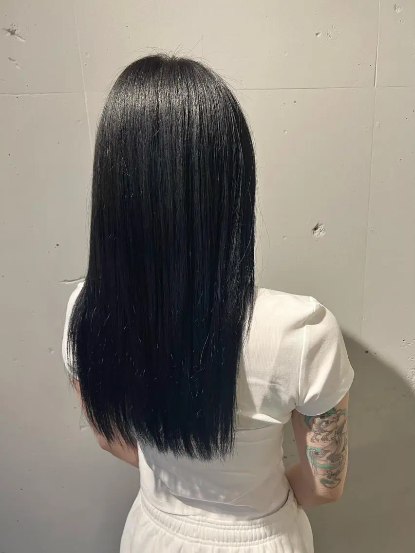 セミロング カラー 黒髪 ブリーチ ブルーカラー ブルーブラック 卒業式のヘアスタイル ヘアカラー トリートメント ヘッドスパ カラースペシャリスト しょう🧑🏼‍🎨のヘアスタイル