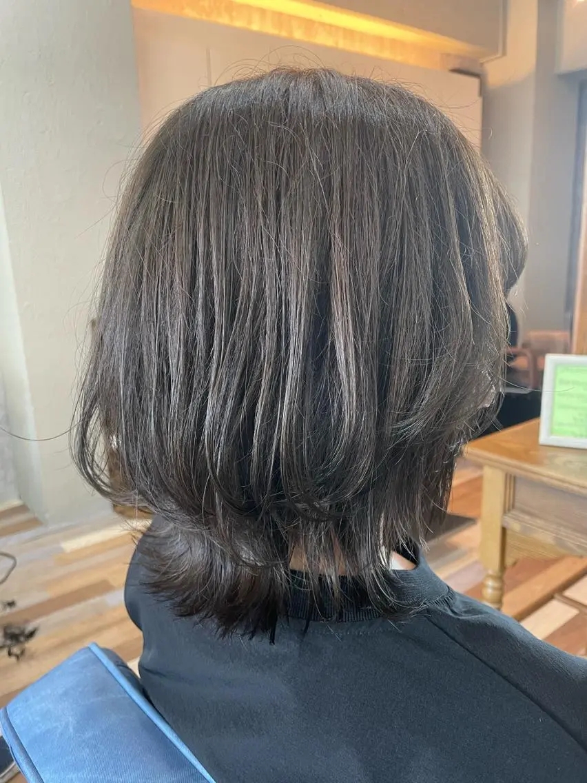 ミディアム ウルフカット ヘアカラー トリートメント hairsBerry 豊津店のヘアスタイル