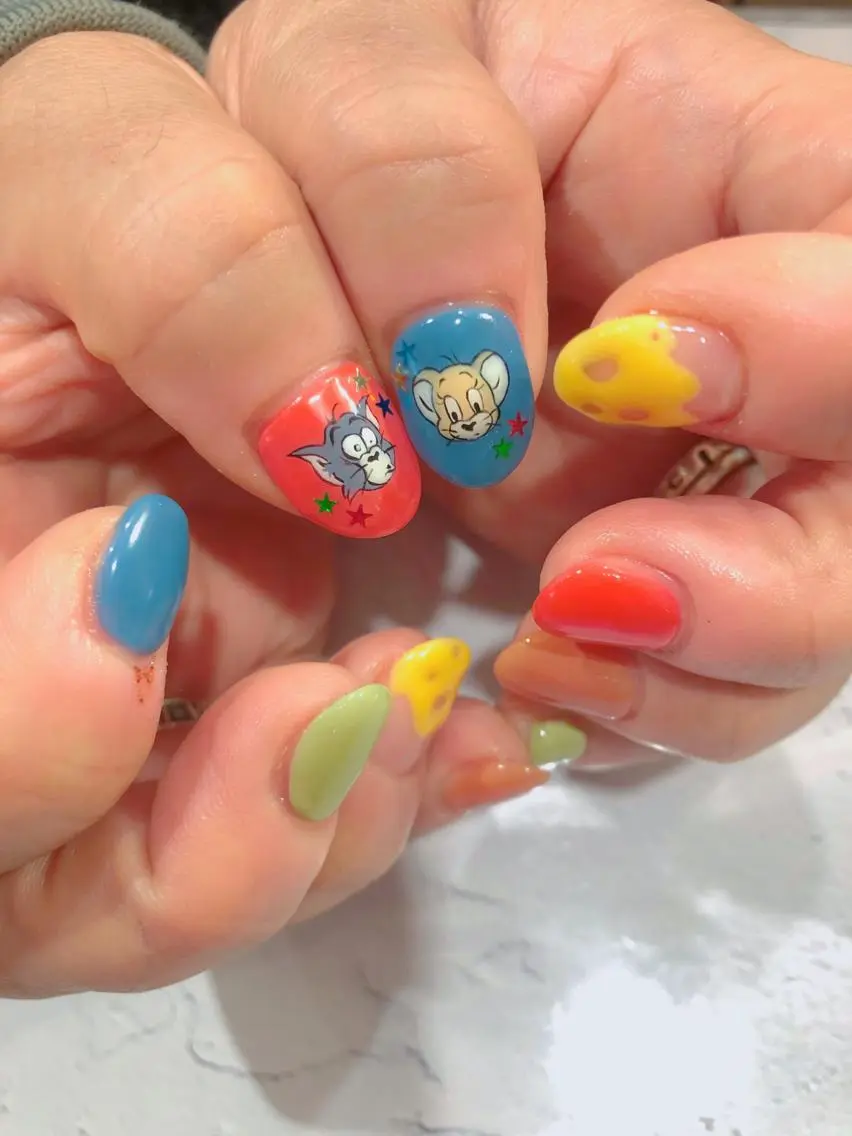 ネイル 持ち込み 【OKIKA】 らん🦖🌈🧡のマツエク・マツパデザイン