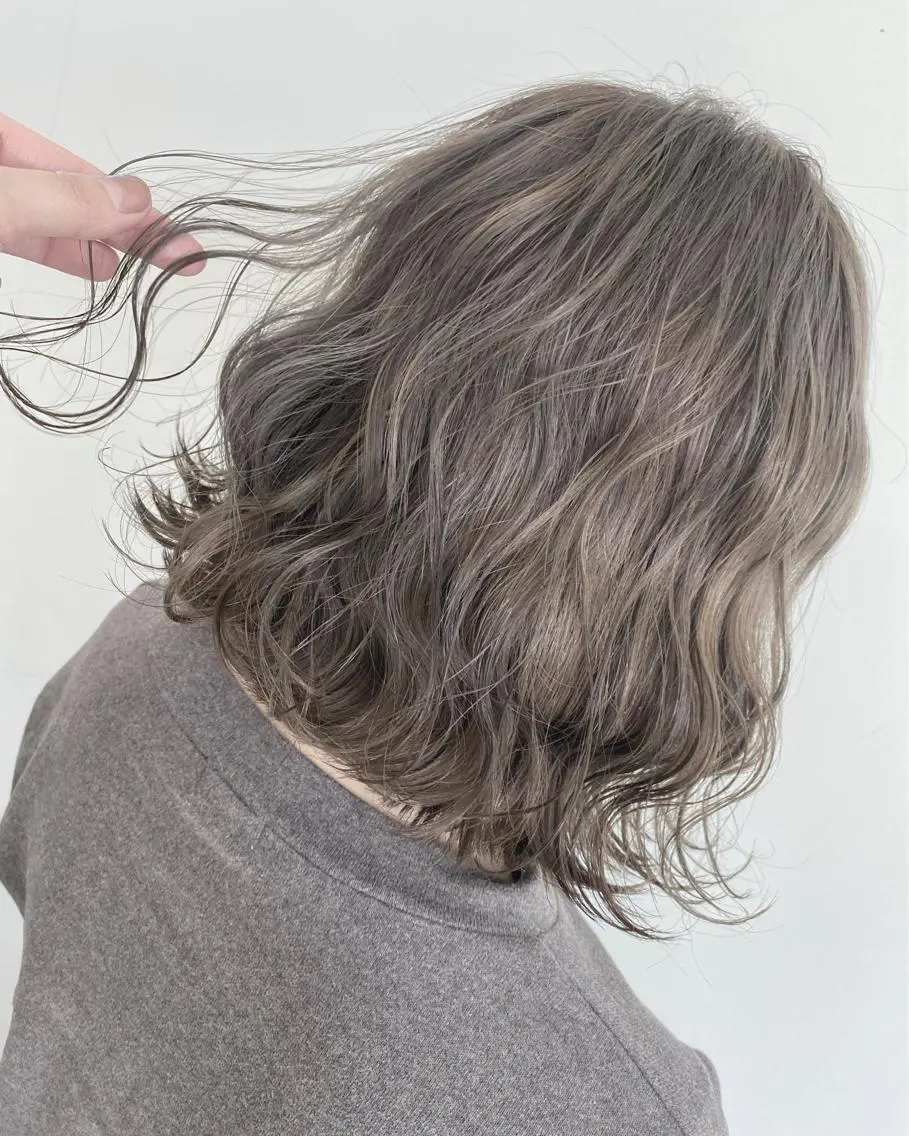 ミディアム カラー ブリーチ カット ヘアカラー トリートメント 🫧透明感カラー🫧 OIKAWAのヘアスタイル