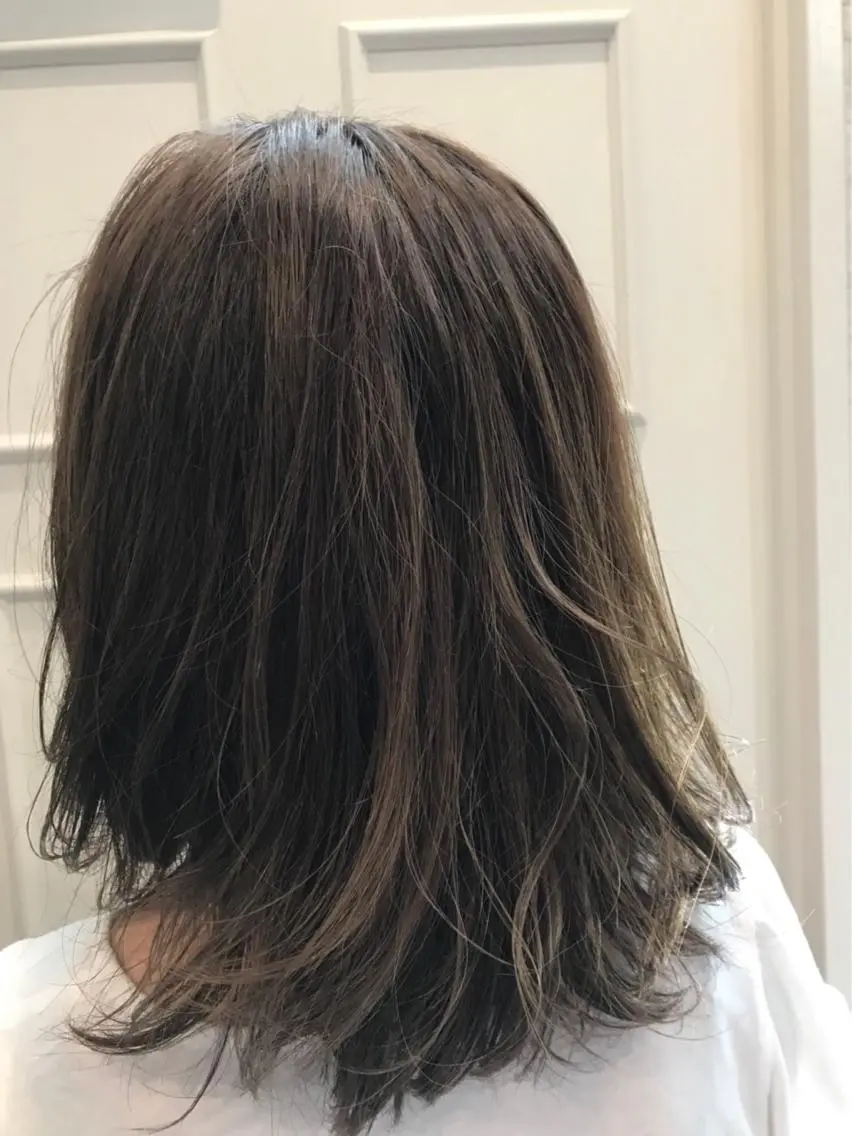 ミディアム カラー グレージュ ハイライトカラー ハイライト Blanco Color&Careのヘアスタイル