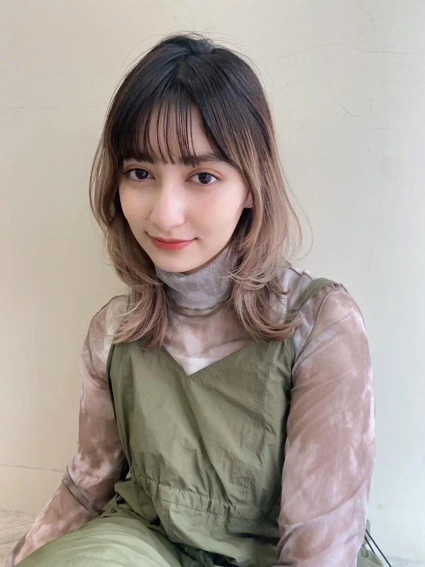 ミディアム くびれヘア くびれレイヤー レイヤーカット 鎌倉 彩のヘアスタイル