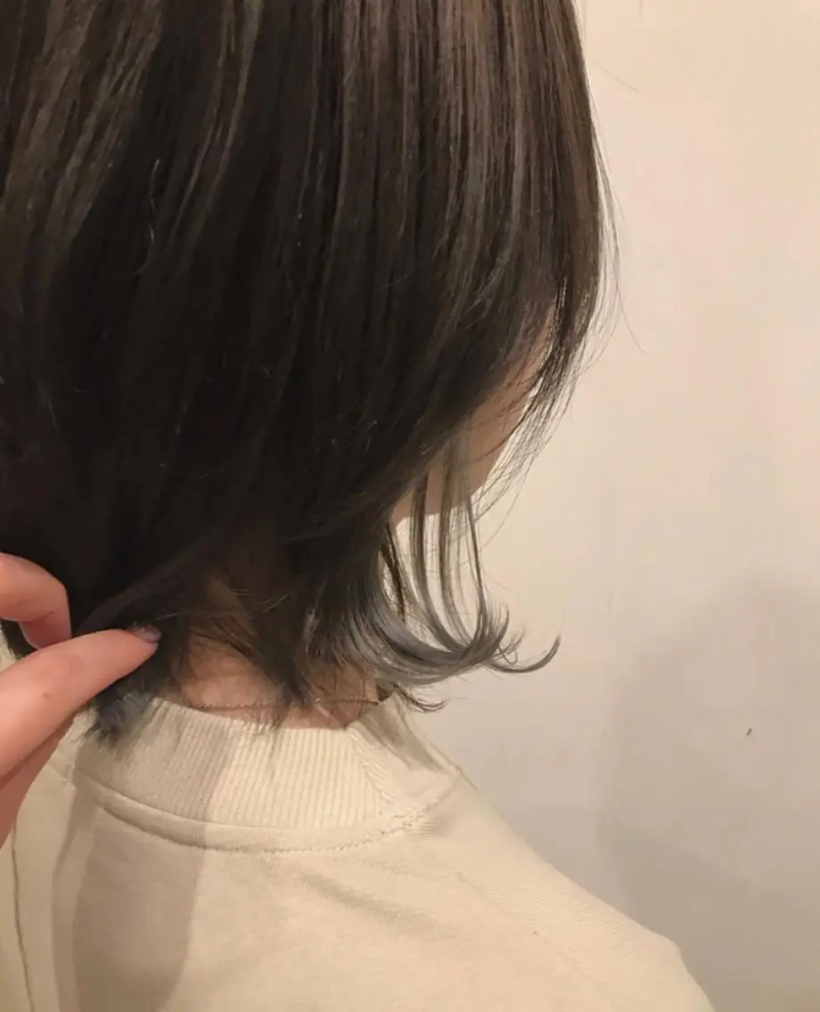 ショート カラー ベージュカラー イヤリングカラー シルバー ウルフカット mayo 🐄🌈のヘアスタイル