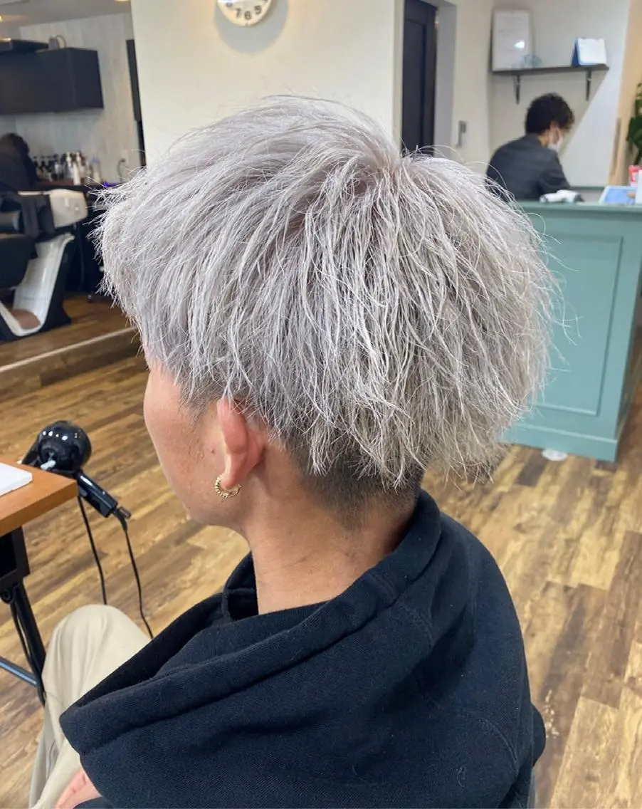 ショート カラー パーマ メンズ カット ヘアカラー トリートメント TELA HAIR 副代表 岡田のヘアスタイル