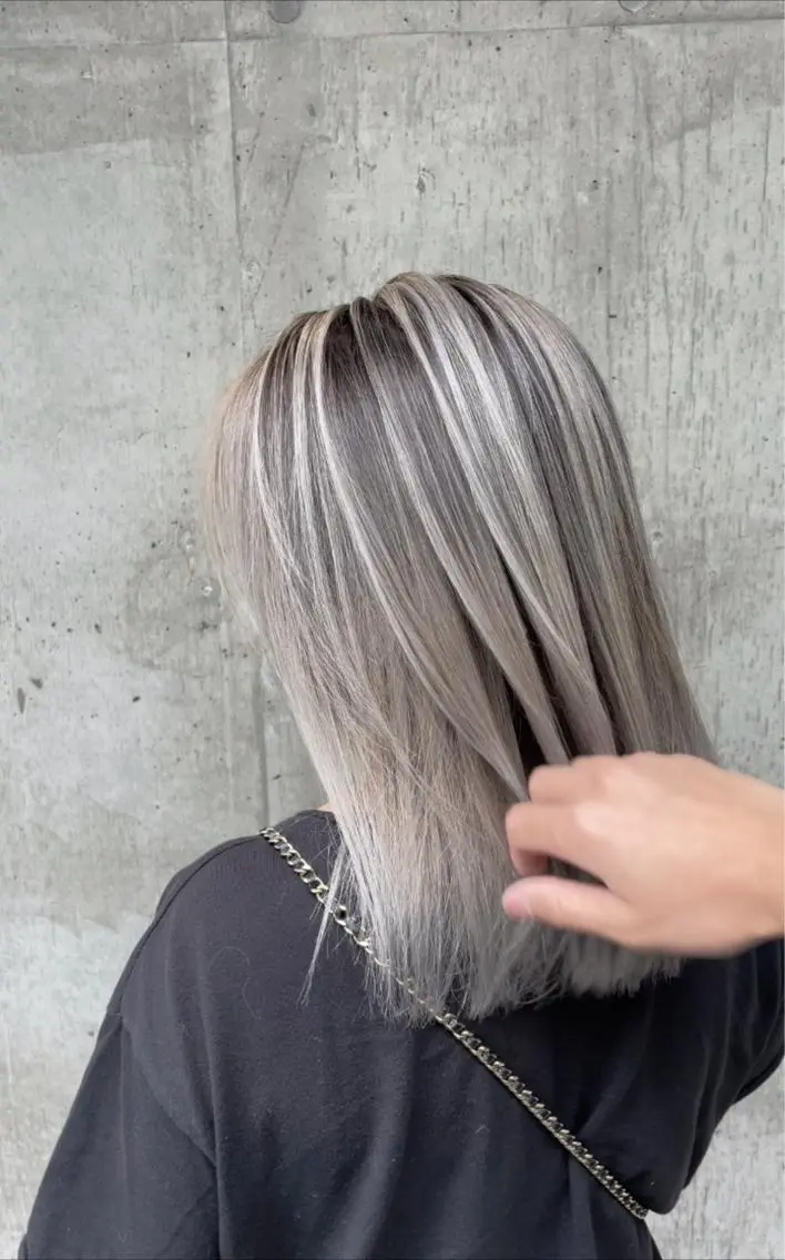 セミロング カラー バレイヤージュ レイヤーカット LUSTRE クロサワのヘアスタイル