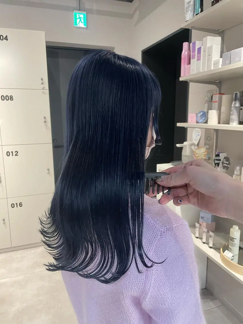 ミディアム カラー ブルーカラー ブリーチ👩‍🦳/ ‪✂︎MANAMIのヘアスタイル