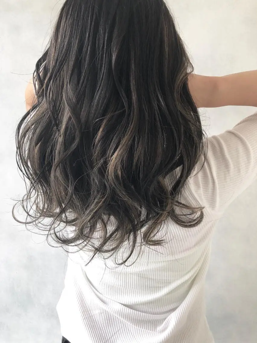 ロング ハイライト ヘアカラー トリートメント 小澤大輔 YOLO hairのヘアスタイル