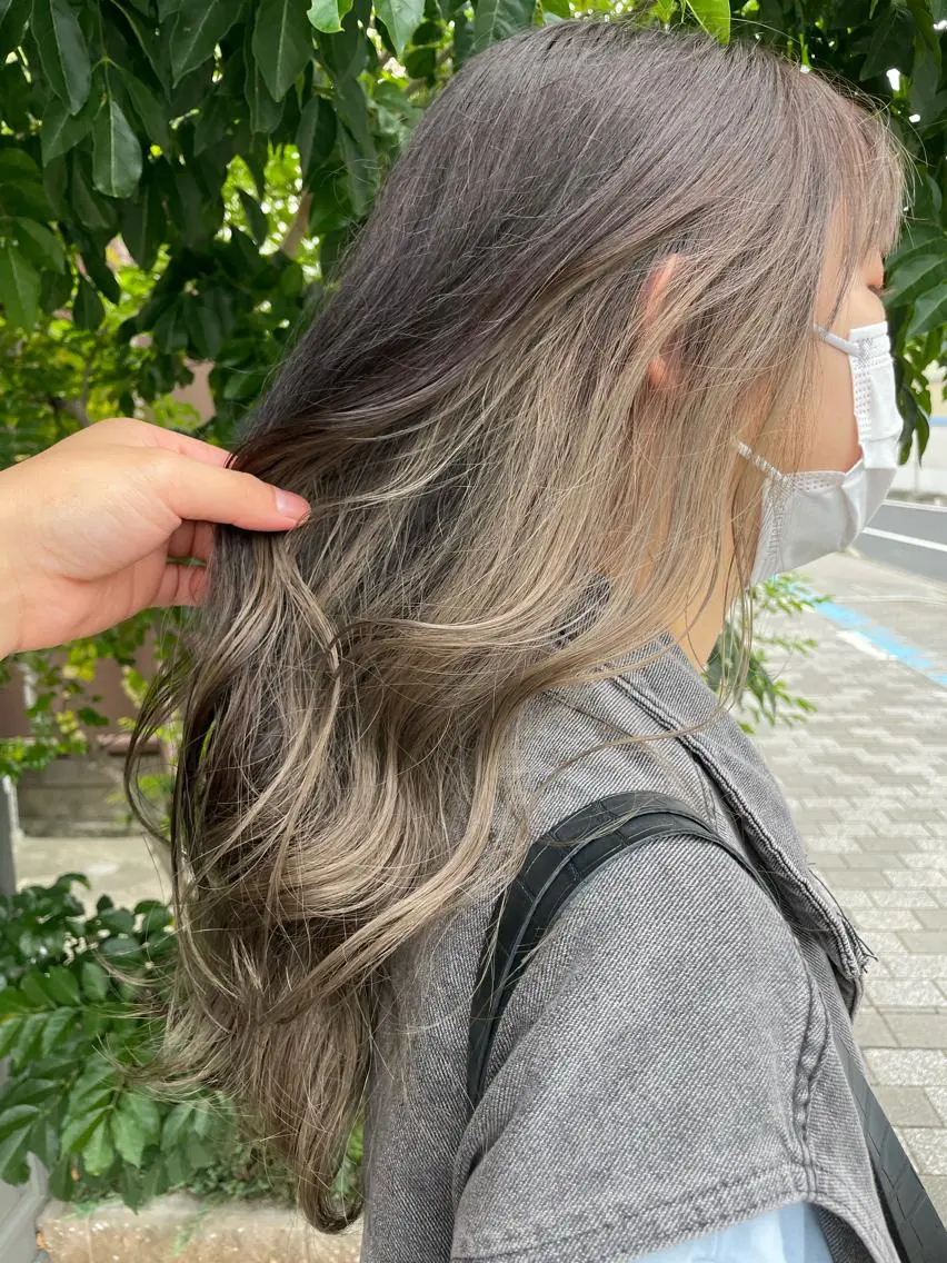 ロング ヘアカラー ブリーチ毛矯正.髪質 改善.髪にドラマをのヘアスタイル