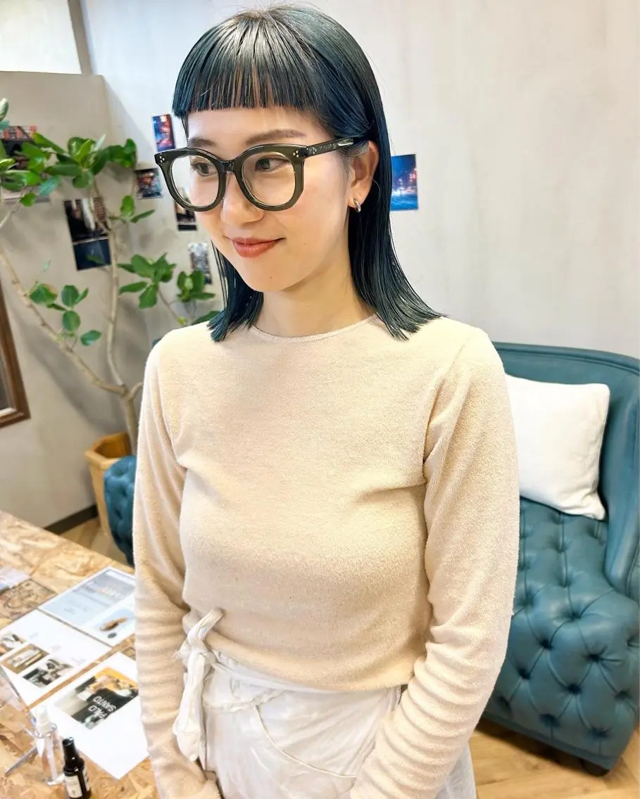 ミディアム カラー パーマ ヘアアレンジ オン眉 デザインカラー/ボブ ブリーチカラー/ユリのヘアスタイル