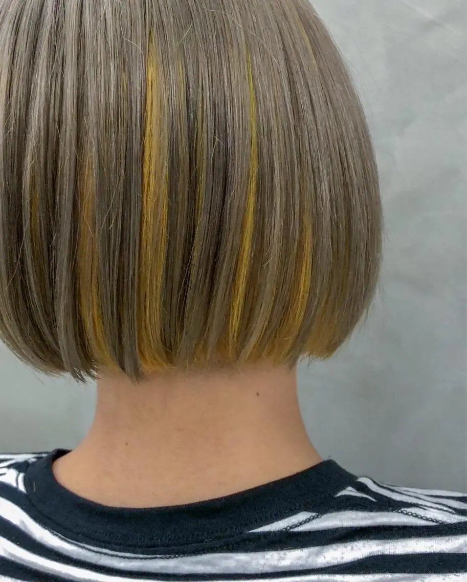 カラー グレージュ インナーカラー シルバー シルバーグレージュ イエローカラー ショート・ボブ 徳竹淳一のヘアスタイル