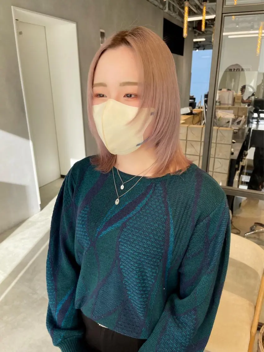 セミロング カラー アッシュ ベージュカラー ブリーチ ケアブリーチ 透明感カラー 🦋レイヤーカット ミドリカワ🦋のヘアスタイル