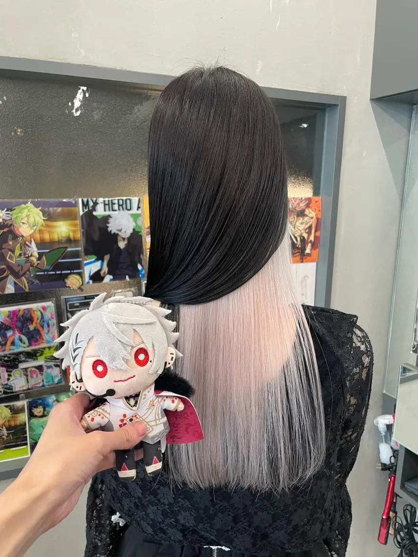 ミディアム カラー インナーカラー 推し ブリーチ  髪質改善のヘアスタイル