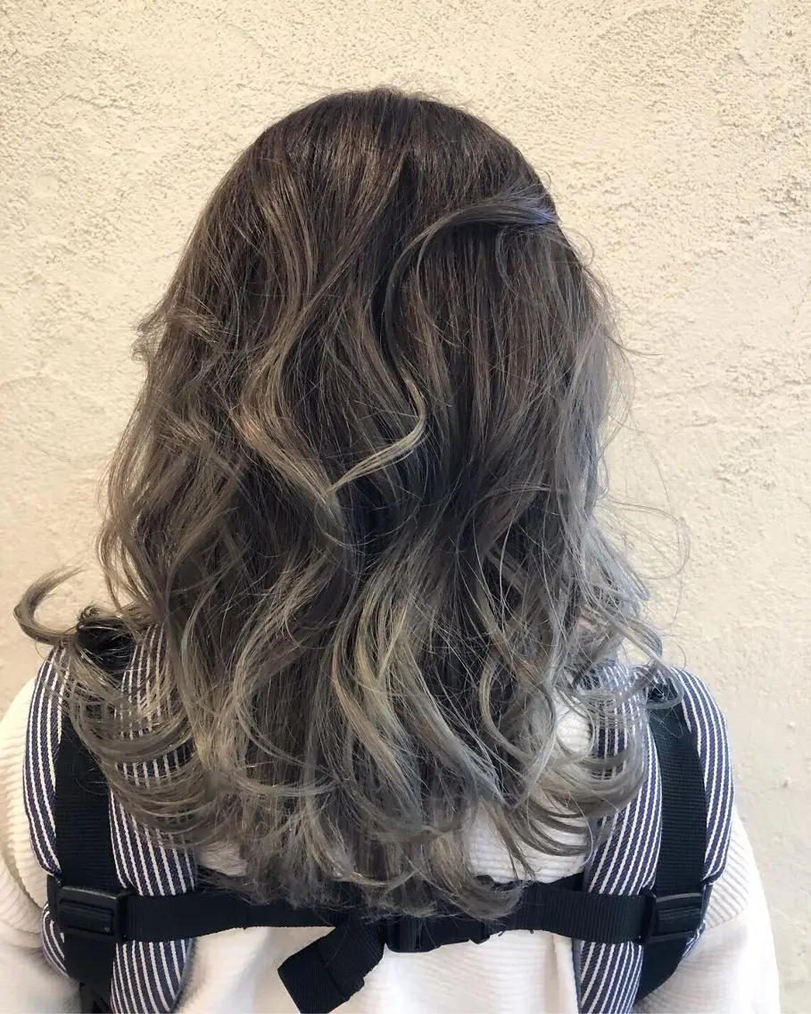 セミロング カラー ヘアアレンジ アッシュ バレイヤージュ シルバー シルバーアッシュ レイヤーカット TAKA 【髪質改善】のヘアスタイル