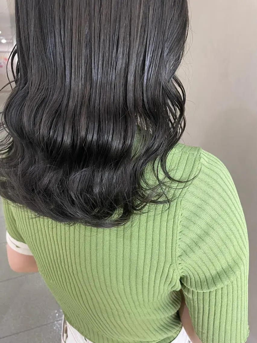 セミロング 吉村 夏椰のヘアスタイル