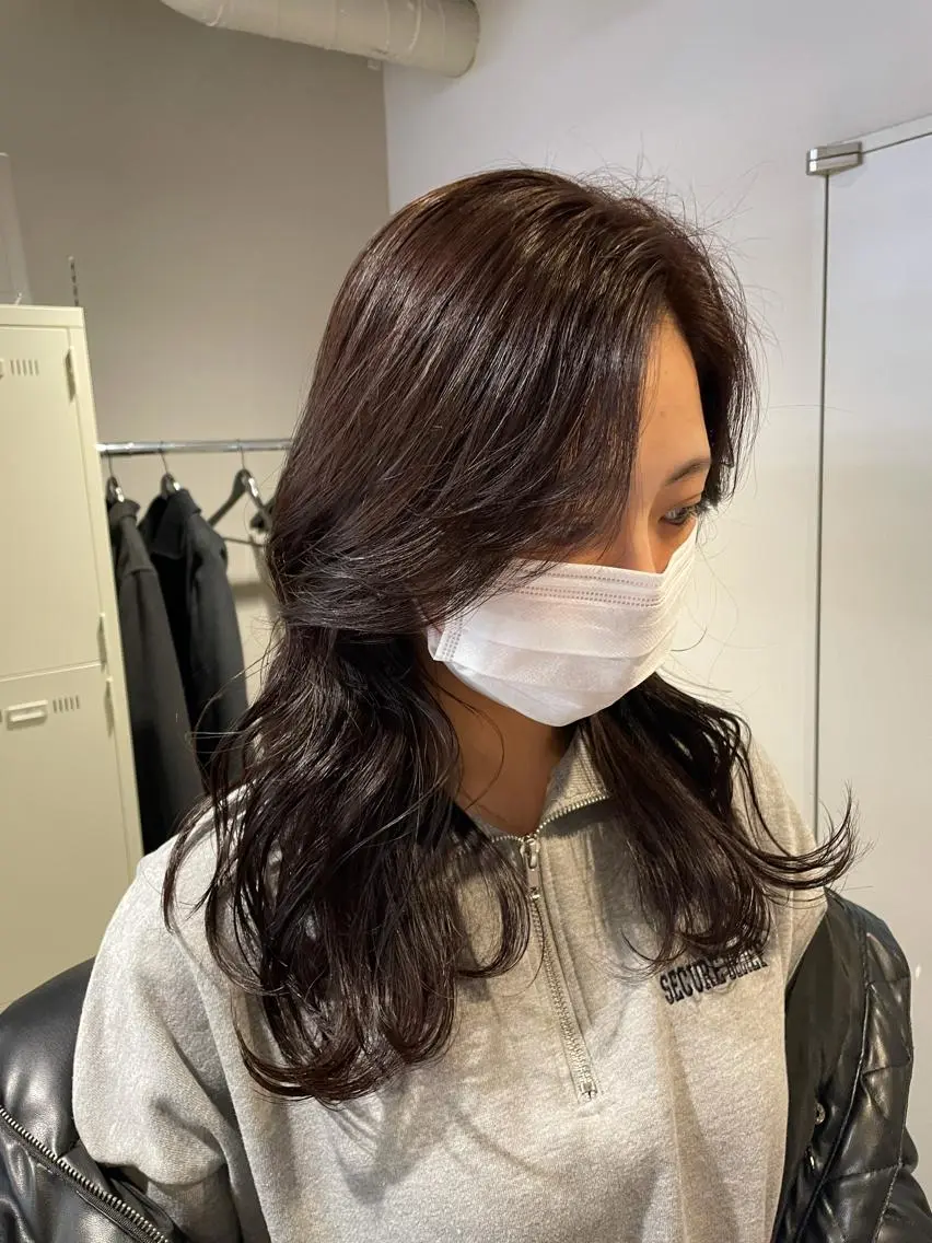 ミディアム カラー 抜け感レイヤー︴ ニュアンスカラーのヘアスタイル