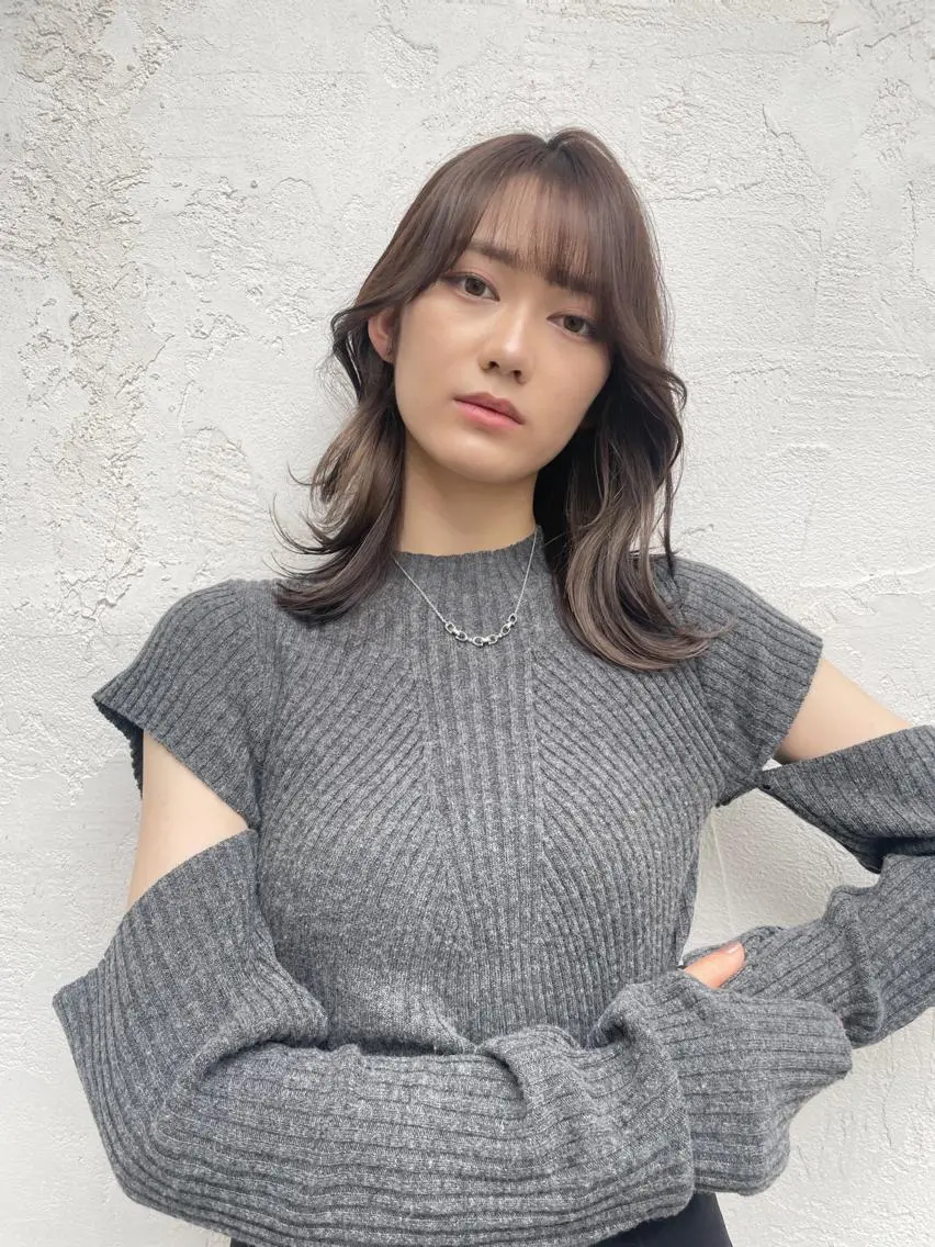 ミディアム カラー 顔周りカット 【オノザワリョウ】のヘアスタイル