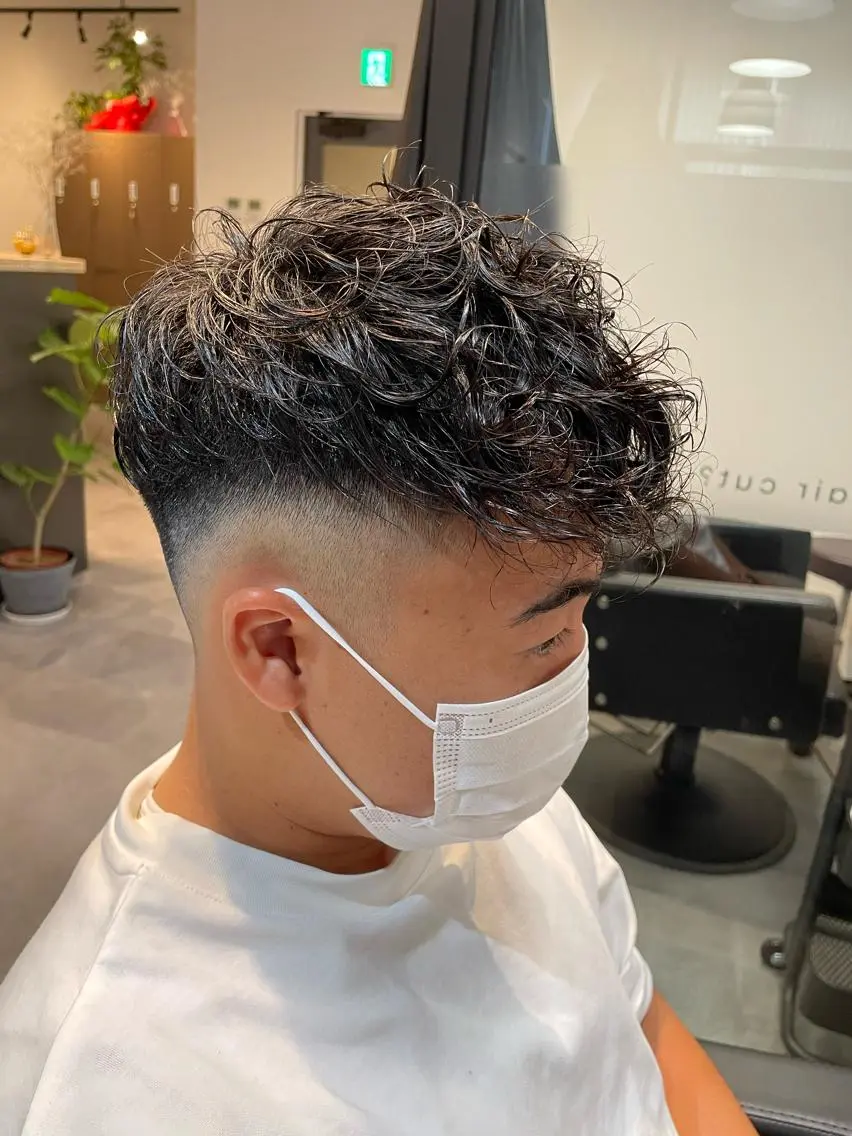 ショート パーマ メンズ スペインカール カット パーマ 👑髪質改善カラー 中垣斗希のヘアスタイル