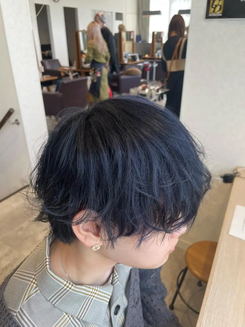 ショート カラー メンズ ブルーカラー 港南台短髪特化 フェザーパーマのヘアスタイル