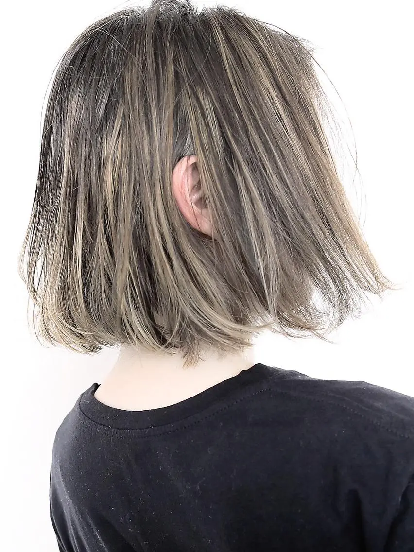 ミディアム 嶋崎 留美のヘアスタイル