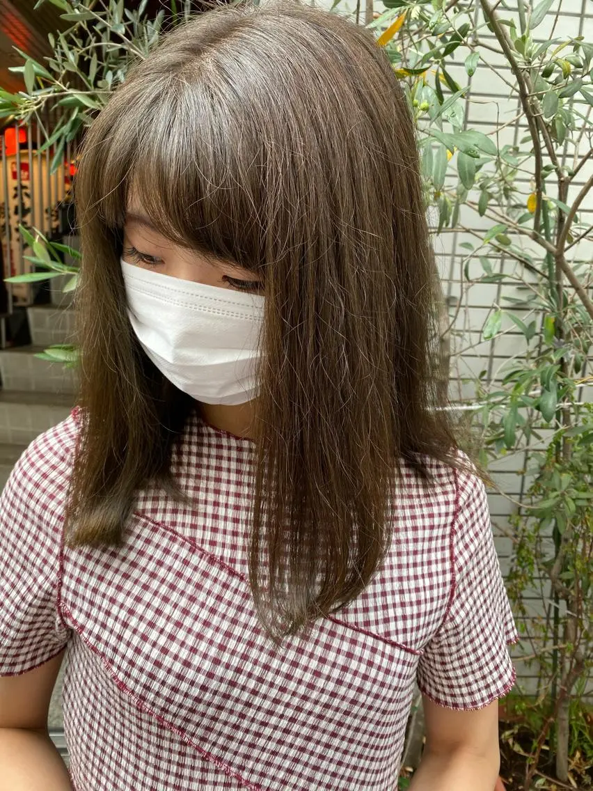 セミロング カラー アッシュ オリーブアッシュ 🐩透明感ミルクティ ーピンクニイナ🐩のヘアスタイル