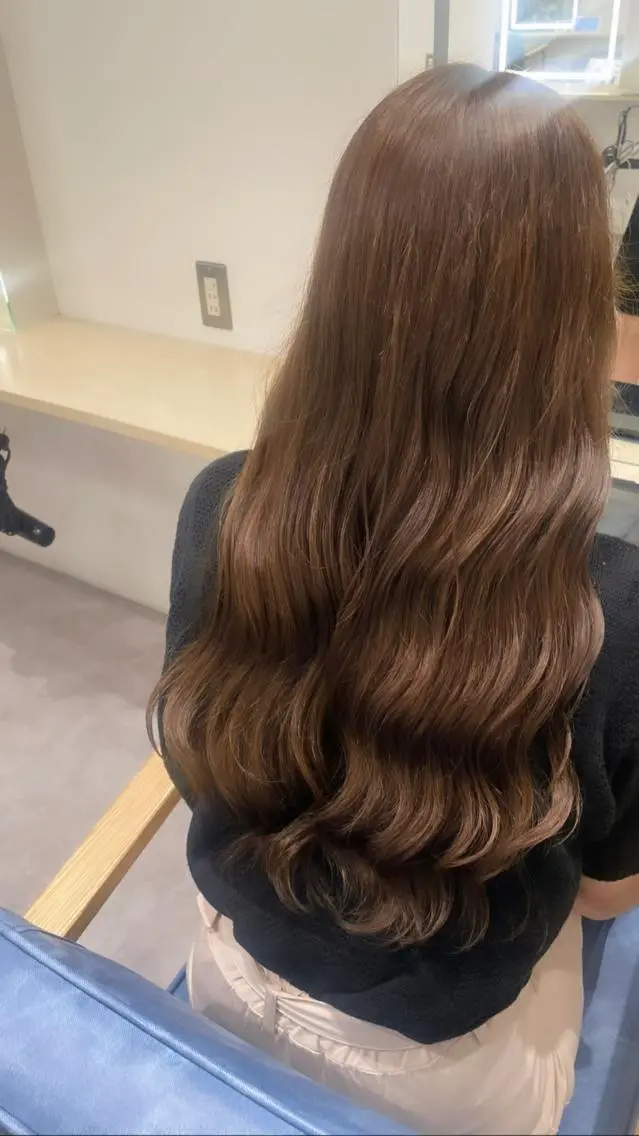 カラー ベージュカラー 安東留那 /レイヤーカットのヘアスタイル