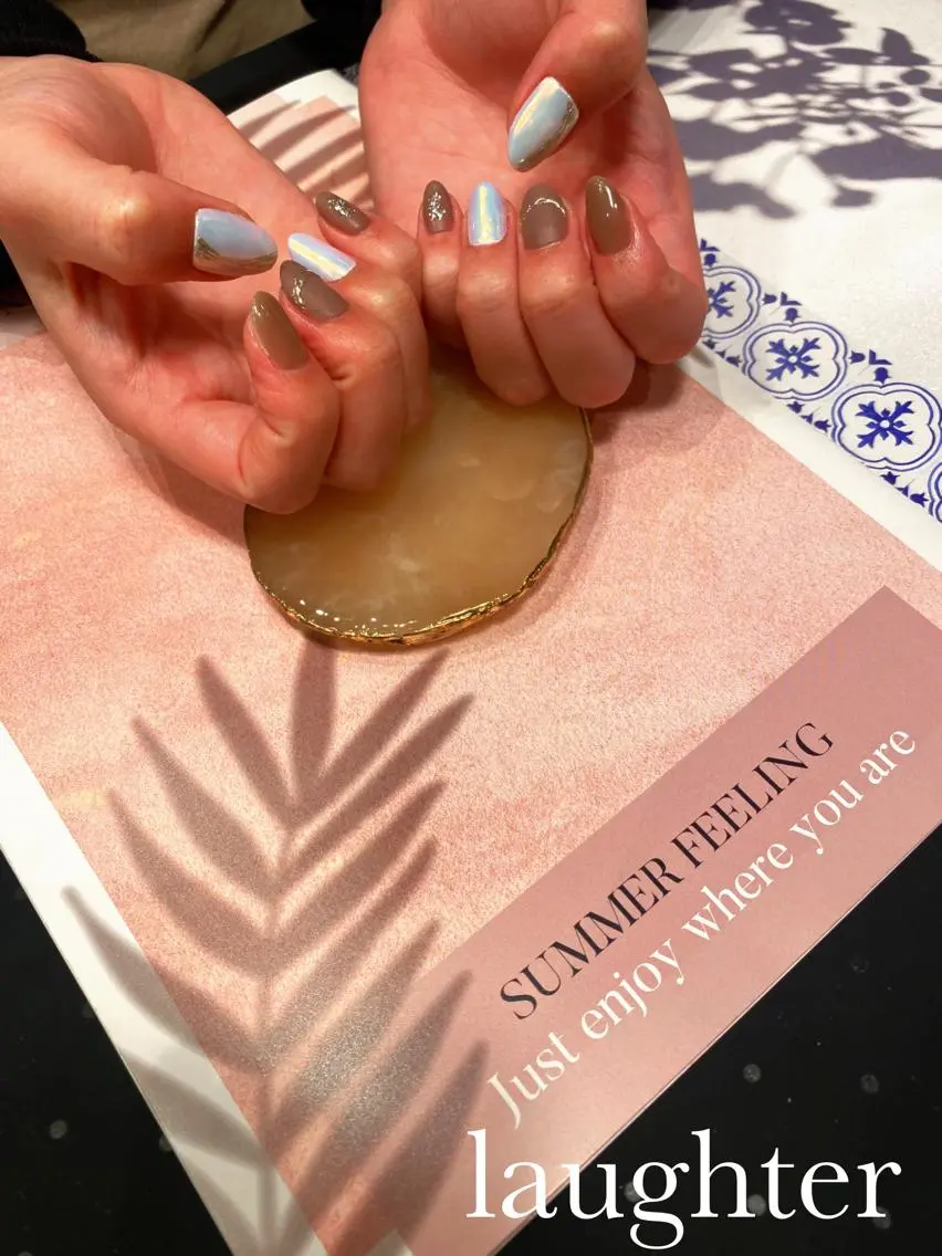 ネイル オーロラネイル ミラーネイル 春ネイル ハンドネイル laughter nailのネイルデザイン