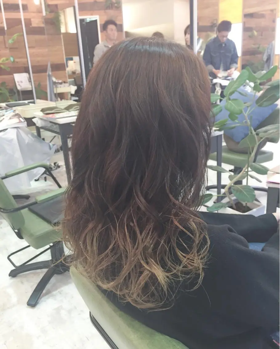 セミロング ロング カラー グラデーションカラー グレージュ 青木 茂樹⭐️ 透明感カラーのヘアスタイル