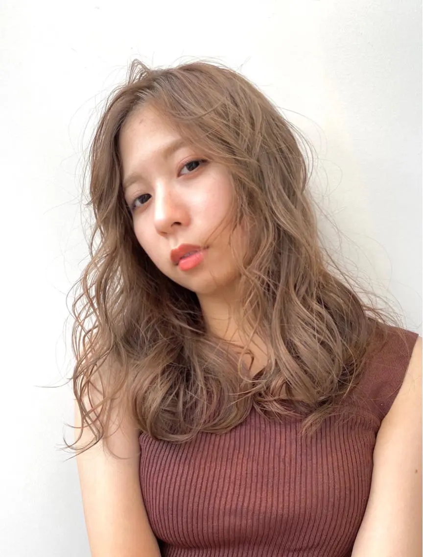 ミディアム カラー 艶ハイトーンブリーチ 🌈小林侑雅のヘアスタイル