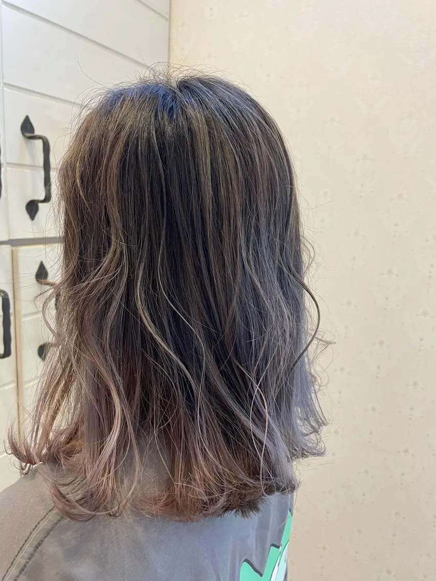 ロング カラー バレイヤージュ レイヤーカット 東恩納 誠のヘアスタイル