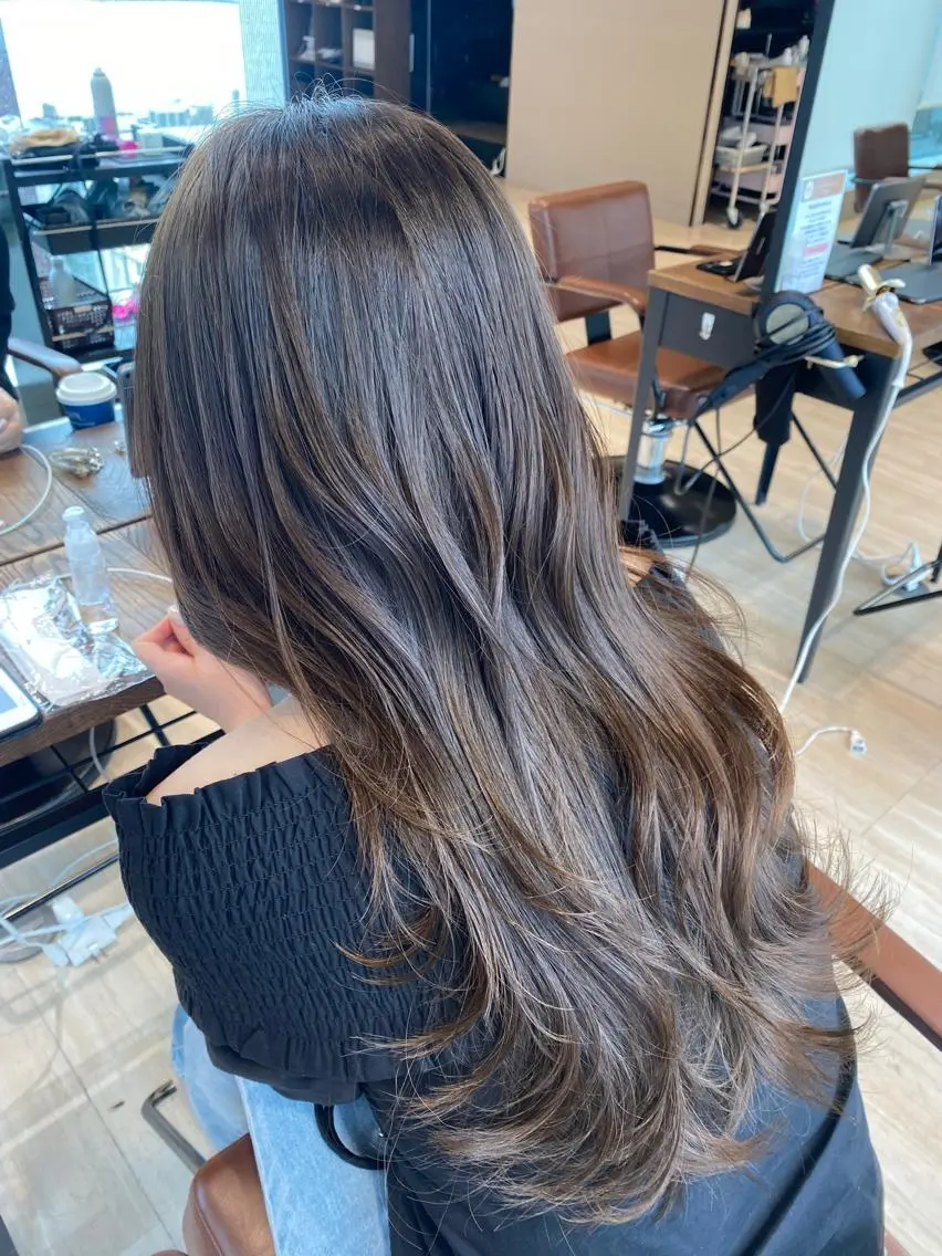 ロング カラー ベージュカラー オリーブベージュ ヘアカラー トリートメント 🍼顔周りカット/ レイヤー/小川華奈のヘアスタイル