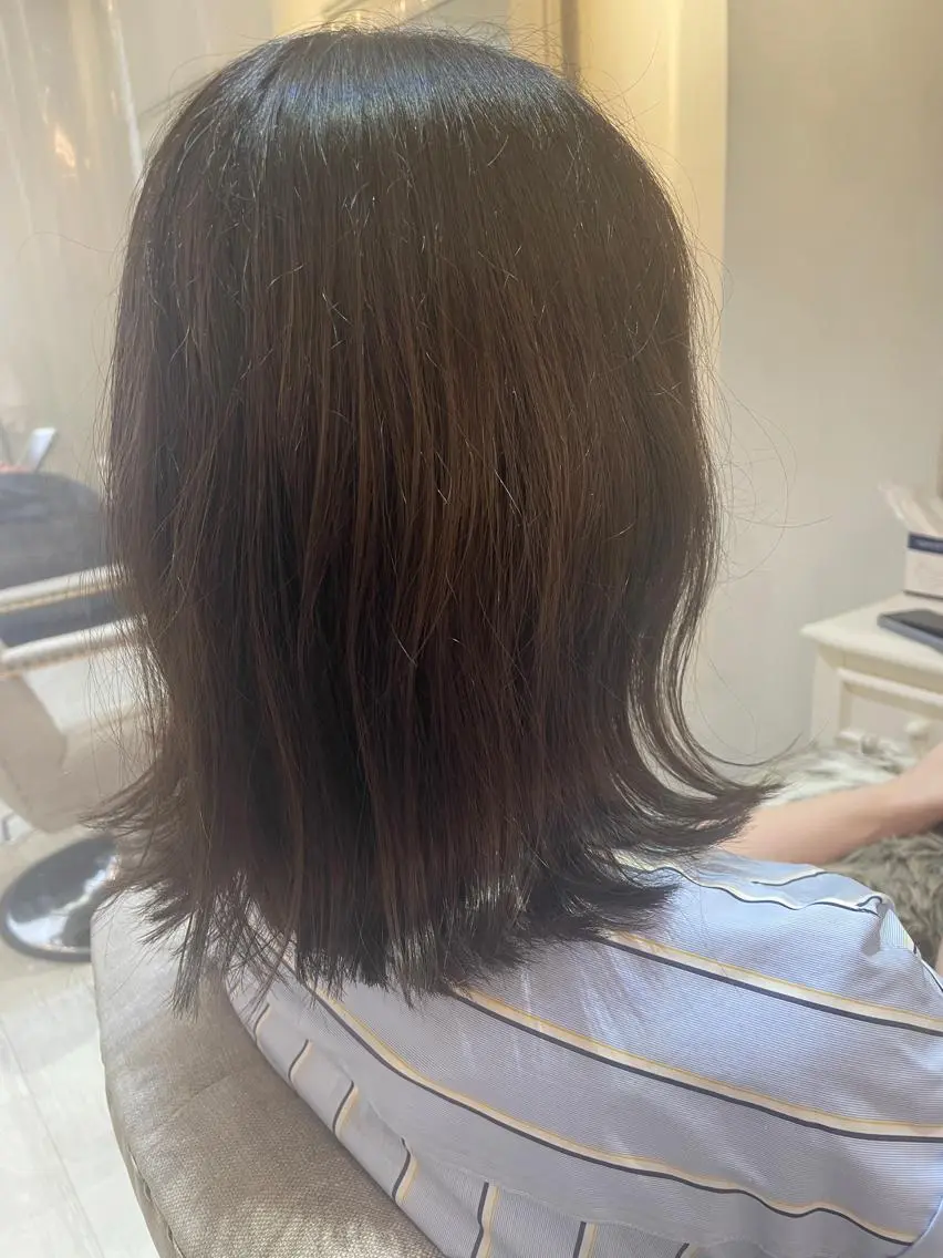 ミディアム カラー HATSUMEI 勅使瓦 祥のヘアスタイル