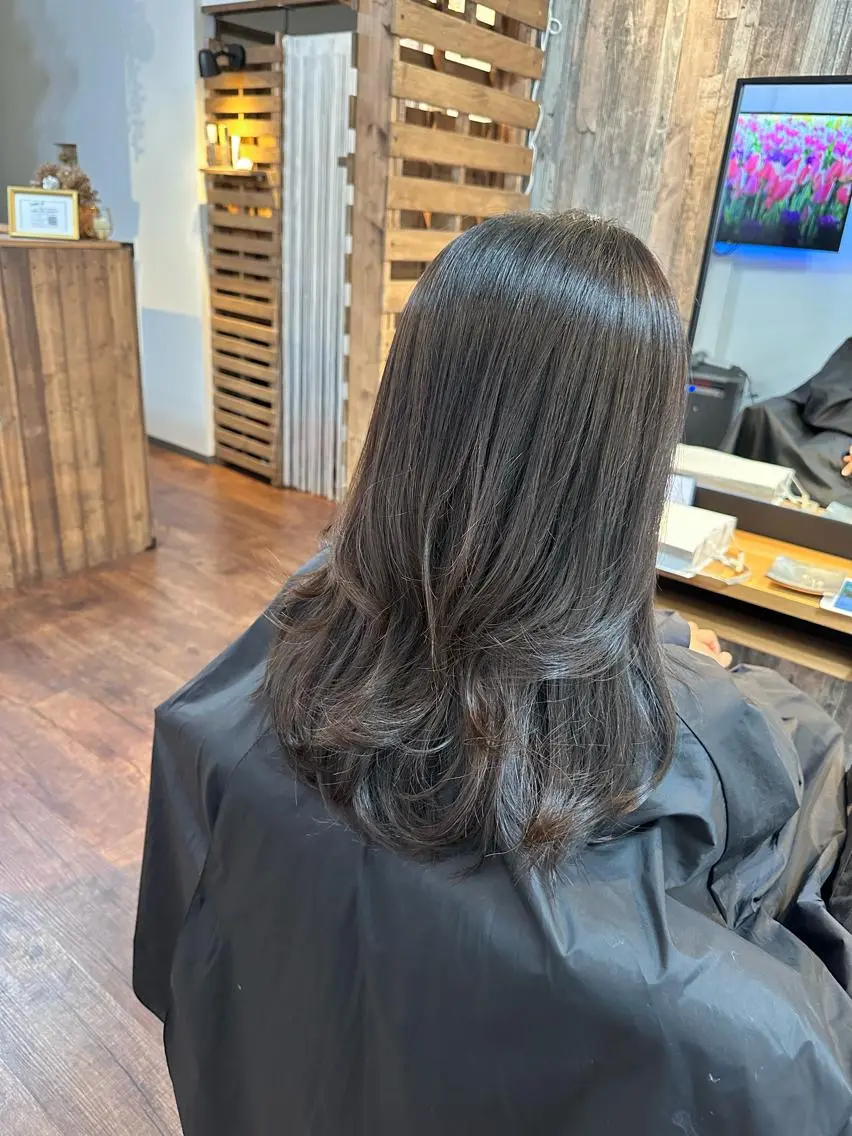 セミロング ヘアカラー Luzir⭐︎ GEN⭐︎のヘアスタイル