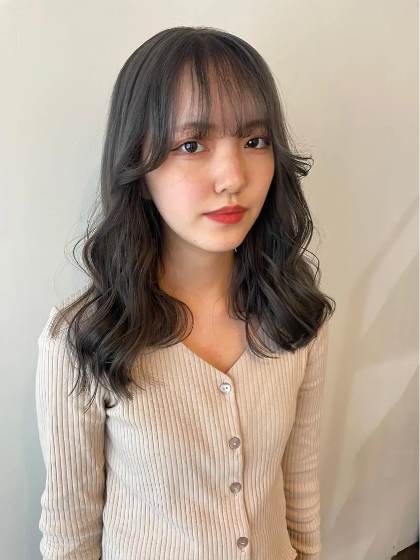 ミディアム カラー 安藤 佑衣のヘアスタイル