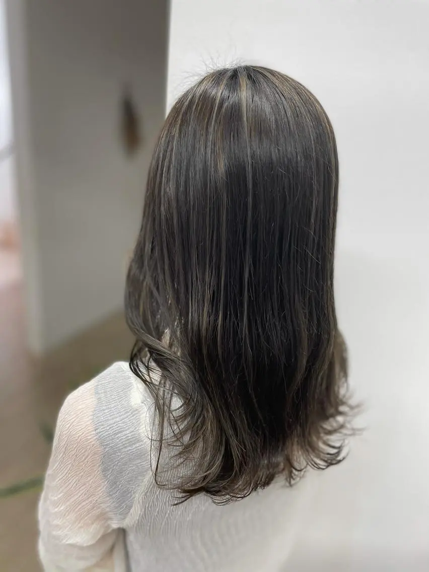 セミロング ヘアカラー AKI💛 すみれのマツエク・マツパデザイン