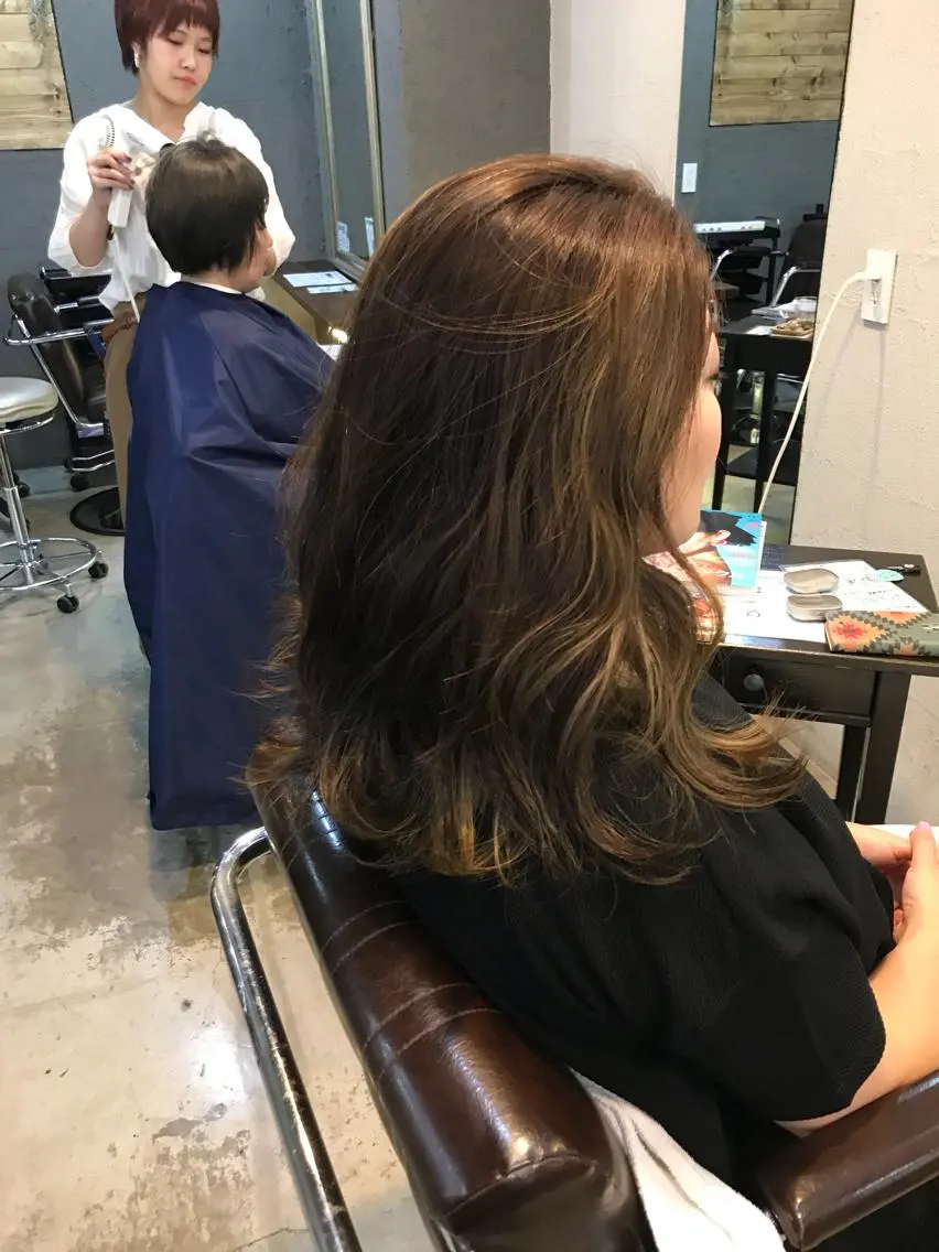 ロング カラー ハイライトカラー ハイライト 正分 真美のヘアスタイル