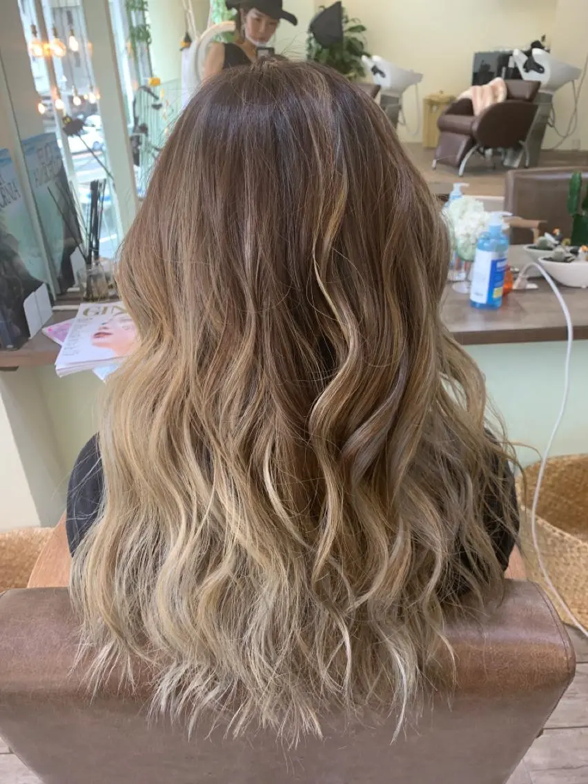 ロング カラー ヘアカラー トリートメント 鶴見 和美のヘアスタイル