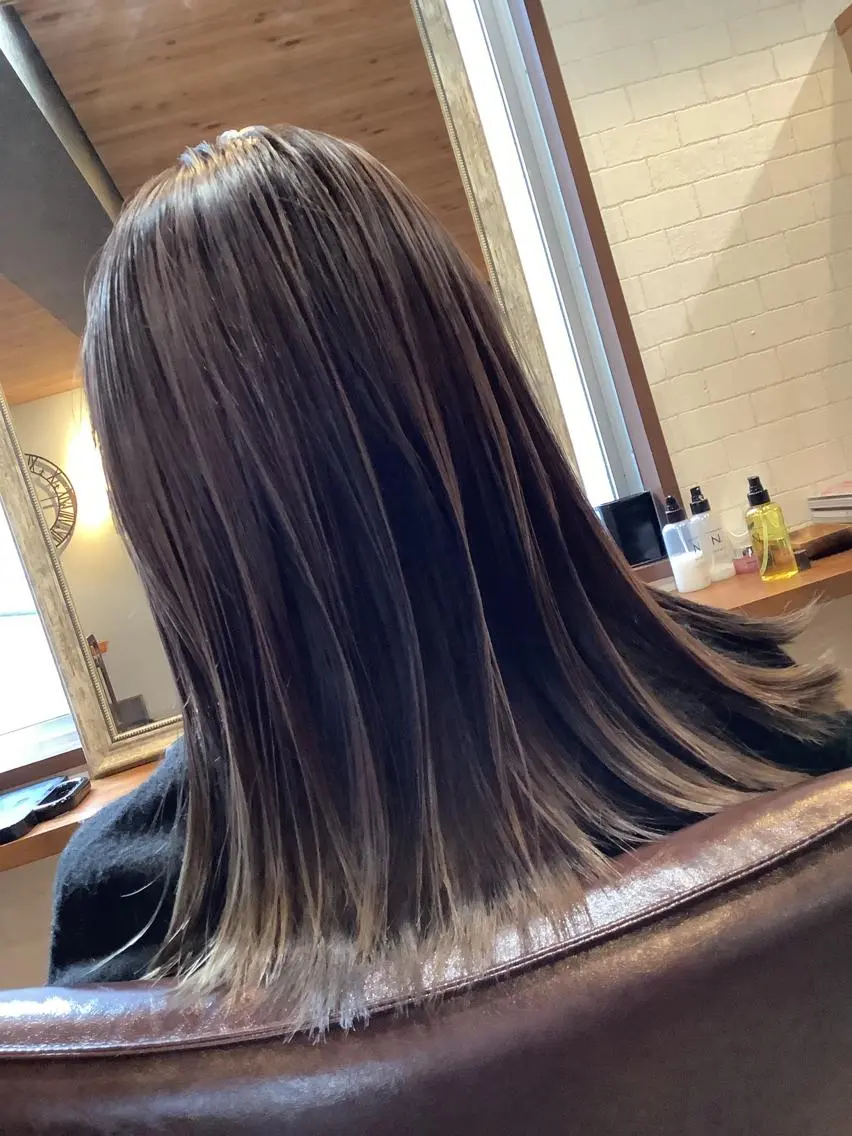 セミロング カラー バレイヤージュ グレージュ レイヤーカット 稲田 全将のヘアスタイル