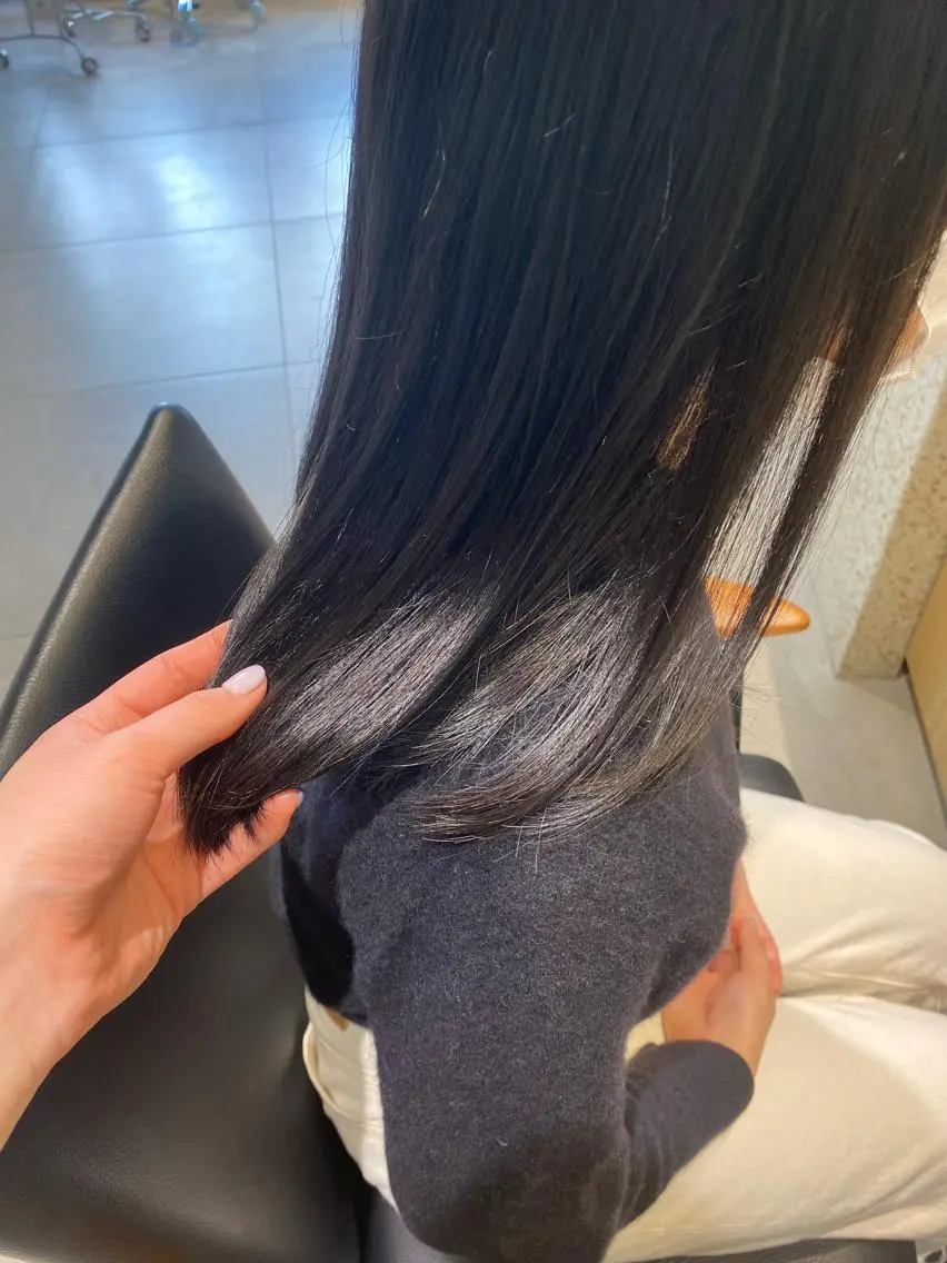 ミディアム カラー グレージュ ハイライトカラー ハイライト カット ヘアカラー three.大手前 田井 綾乃のヘアスタイル