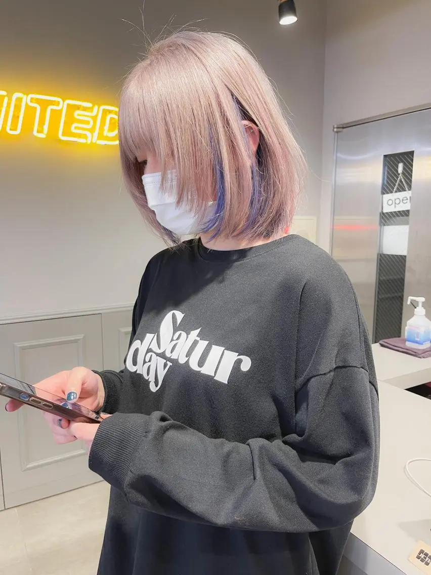 ミディアム カラー ヘアカラー トリートメント ハイトーン×レイヤー カットTAKUMIのヘアスタイル