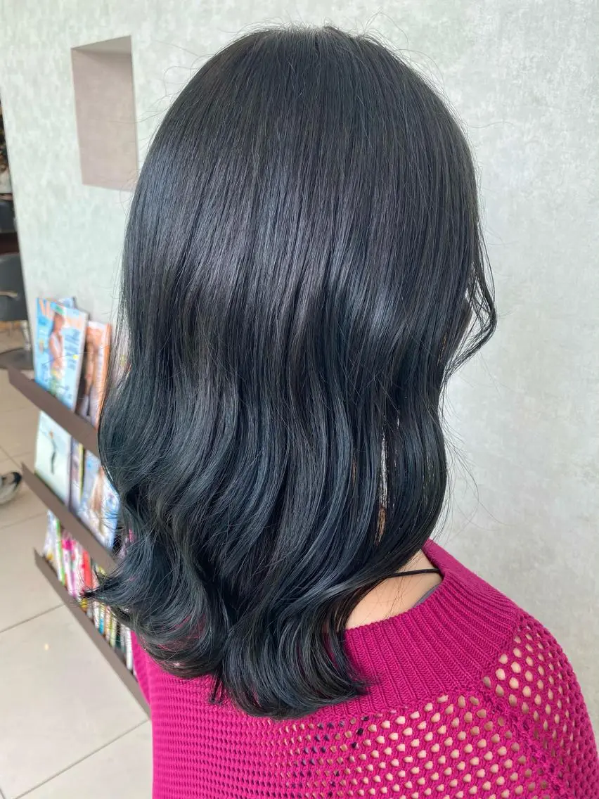 ミディアム カラー 黒髪 ブルーカラー ブルーブラック カット ヘアカラー トリートメント 浦口友華 ♡  暖色系カラーのヘアスタイル