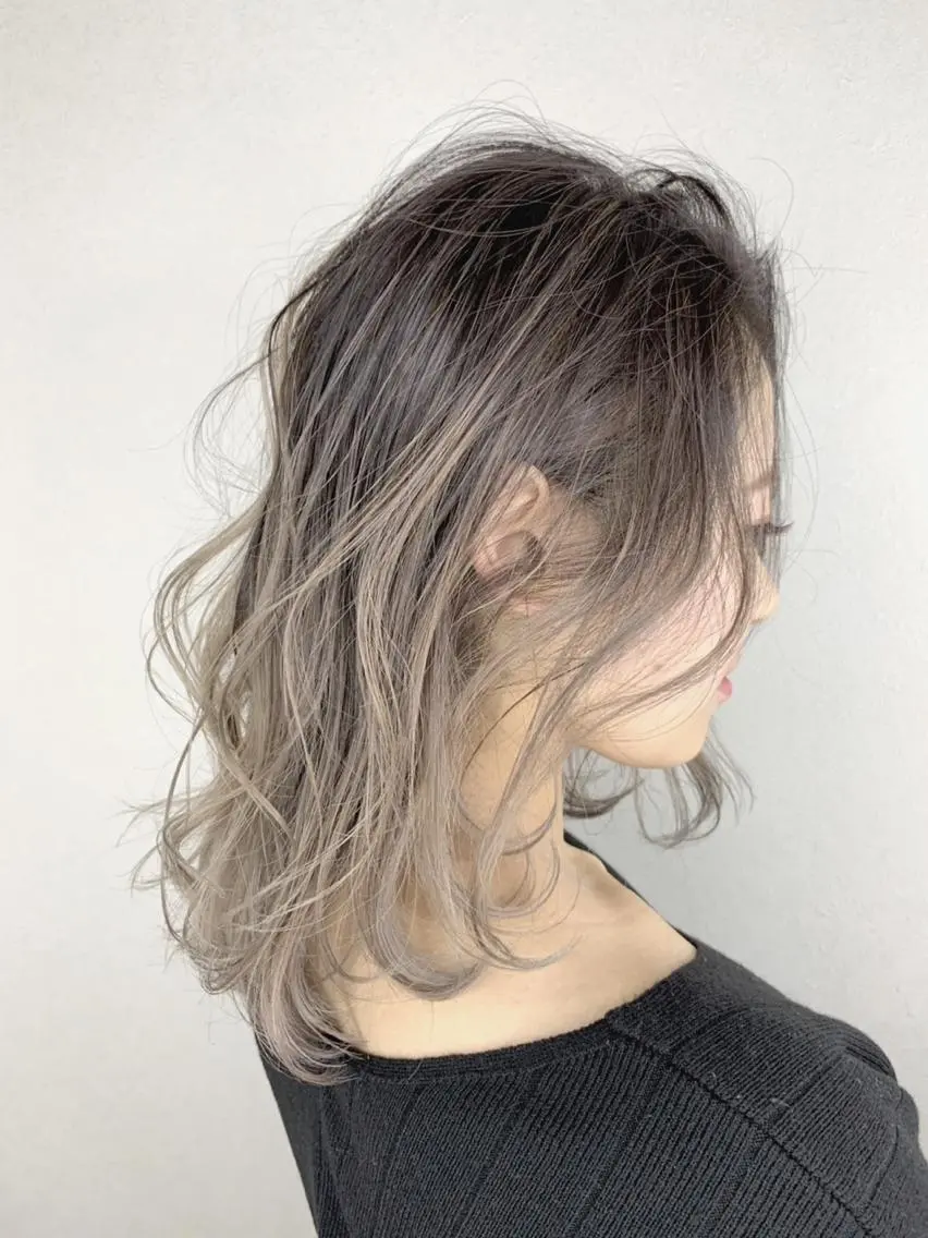 ミディアム カラー バレイヤージュ レイヤーカット ハイトーンブリーチ 土坂 由志【京都】のヘアスタイル