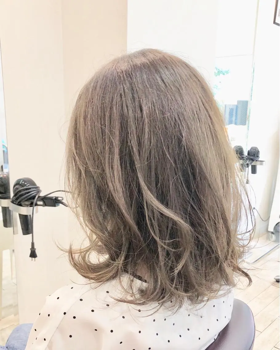 ミディアム カラー アディクシーカラー アッシュ グレージュ 中村 よしひでのヘアスタイル