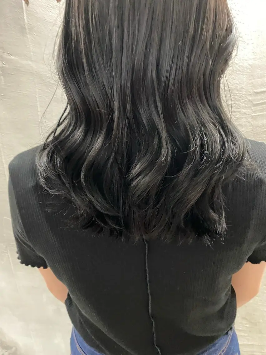 ミディアム カラー 黒髪 ブルーカラー ブルーブラック お任せヘア☘️☘️ 及川渚のヘアスタイル